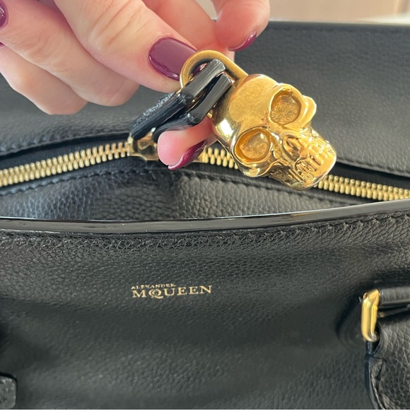 Alexander McQueen Large Skull Padlock Zip Around Tote Bag / Satchel in Black - Picture 13 of 17